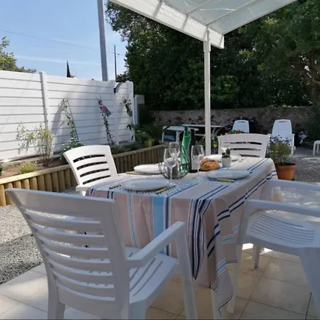 بيت للعطل For 4 People With Wifi, Parking, And Garden Saint-Raphaël