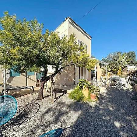 For 4 People With Wifi, Parking, And Garden *