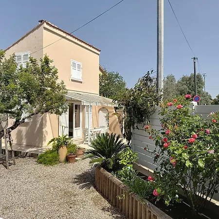 For 4 People With Wifi, Parking, And Garden بيت للعطل Saint-Raphaël