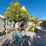 For 4 People With Wifi, Parking, And Garden Дом отдыха