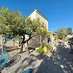 For 4 People With Wifi, Parking, And Garden *