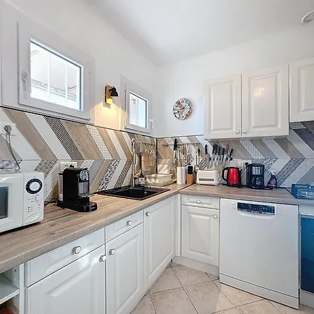 For 4 People With Wifi, Parking, And Garden