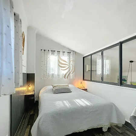 For 4 People With Wifi, Parking, And Garden Holiday home Saint-Raphael (Var)