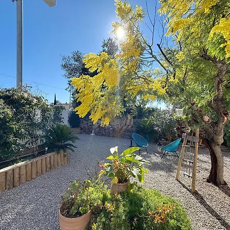 For 4 People With Wifi, Parking, And Garden *