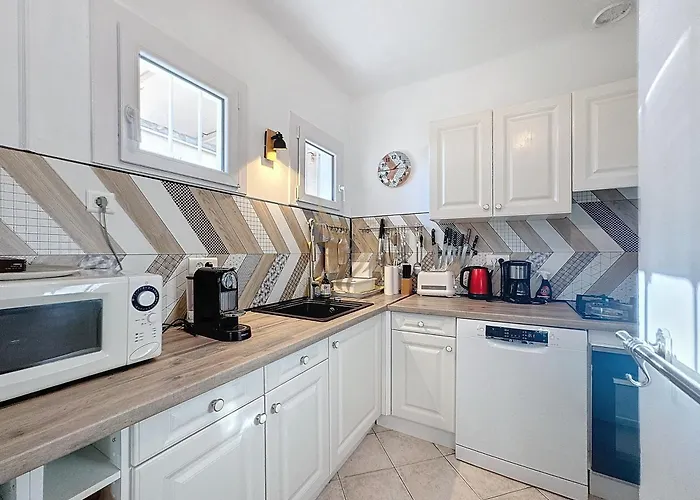 For 4 People With Wifi, Parking, And Garden