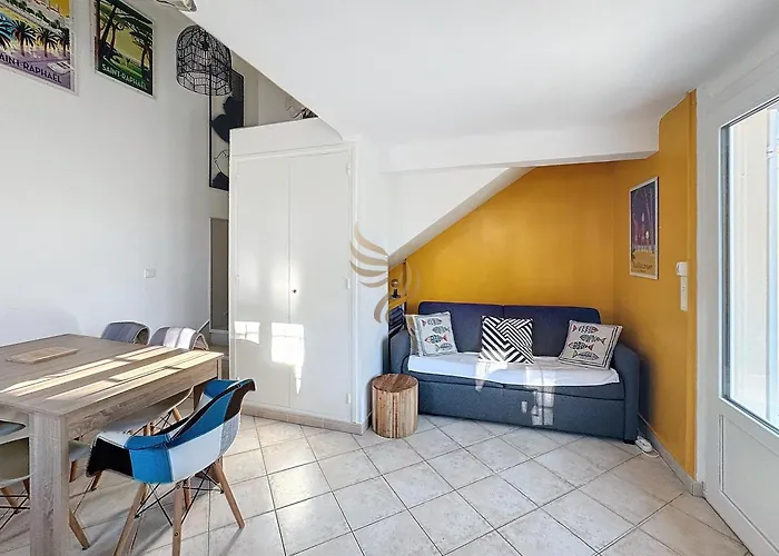 For 4 People With Wifi, Parking, And Garden 펜션