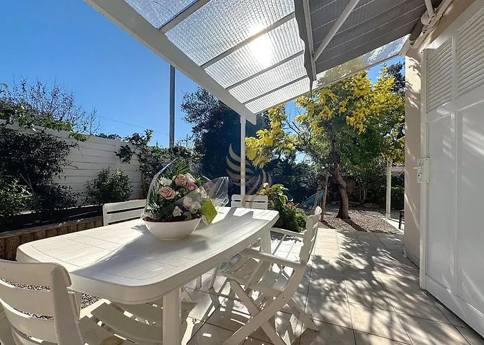 For 4 People With Wifi, Parking, And Garden