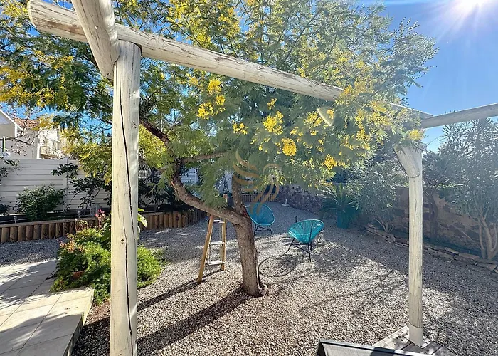 펜션 For 4 People With Wifi, Parking, And Garden Saint-Raphaël