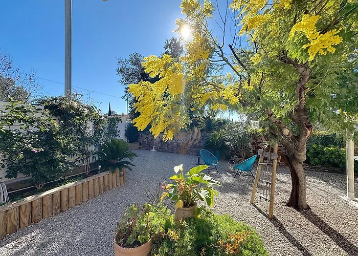 For 4 People With Wifi, Parking, And Garden *