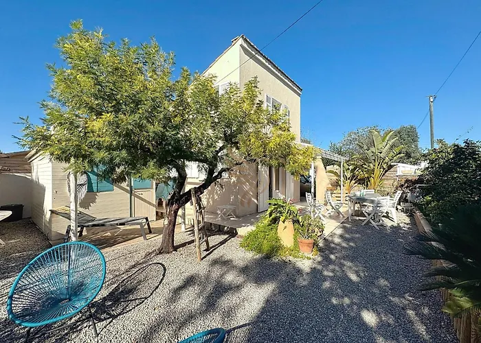 For 4 People With Wifi, Parking, And Garden *